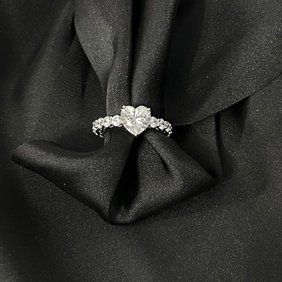 Marilyn Heart Ring Size6  Cubic Zirconia Elegant & Sparkling Jewelry for Women - Picture 6 of 10